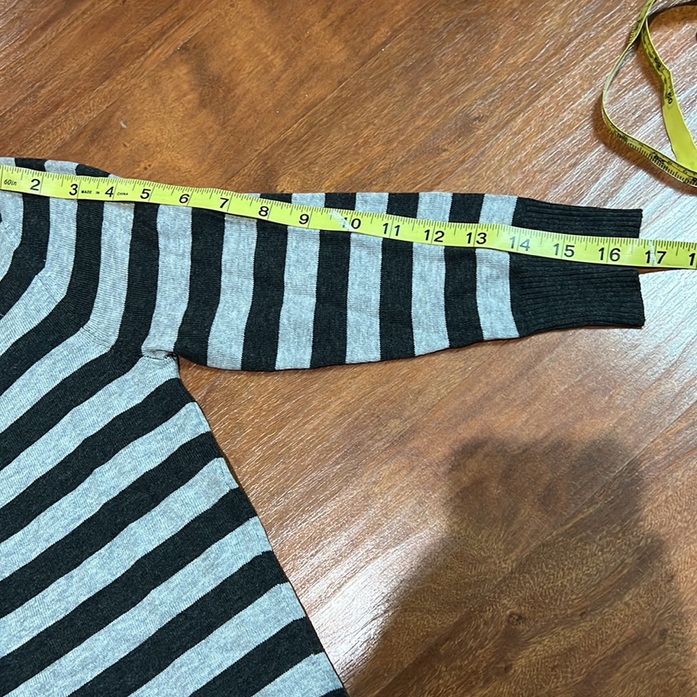 Forever 21 1/4 sleeve Sweater Shirt light weight - Picture 6 of 7